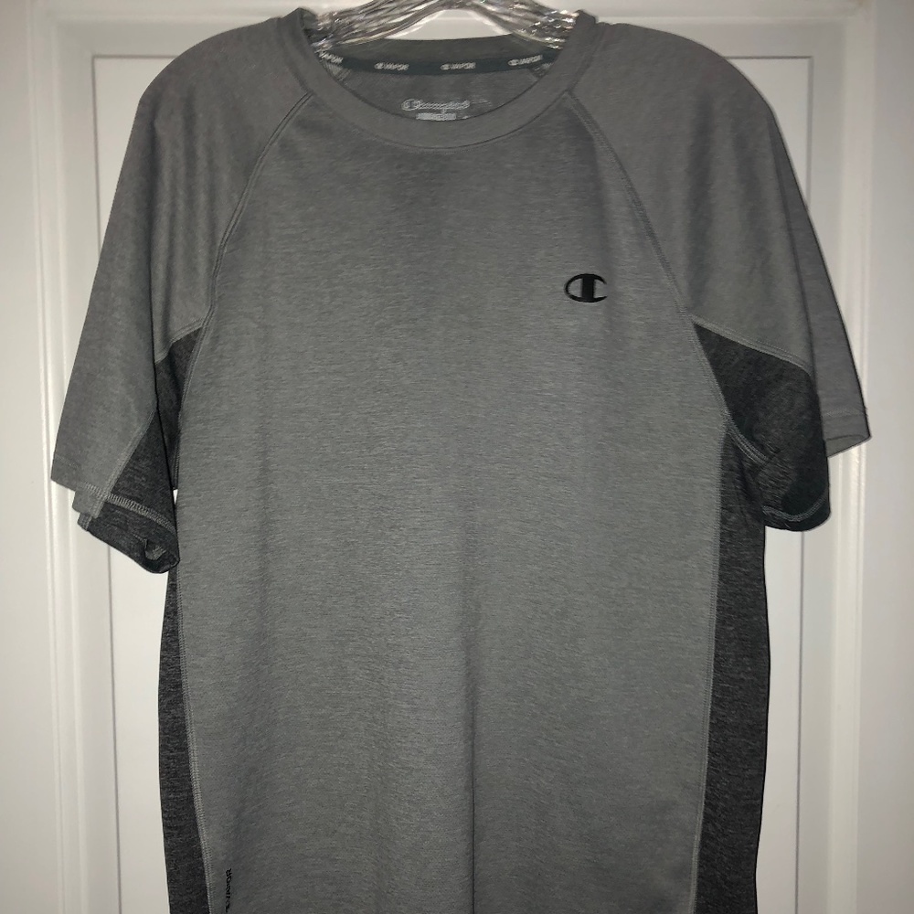 Champion size L mens Tshirt